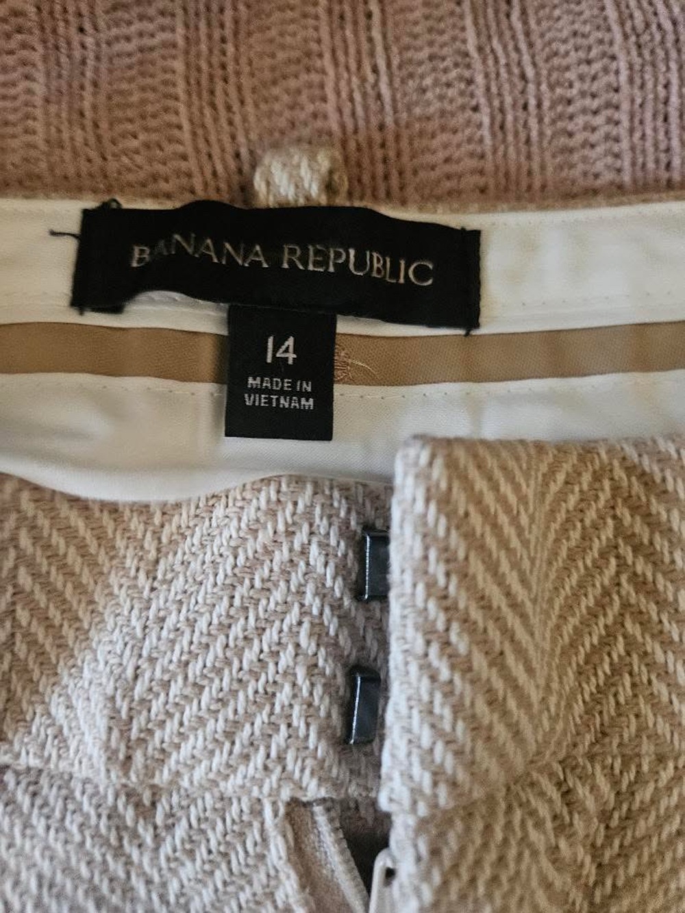 Banana Republic Beige Chevron Trousers - Size 14 - Summer Business Casual